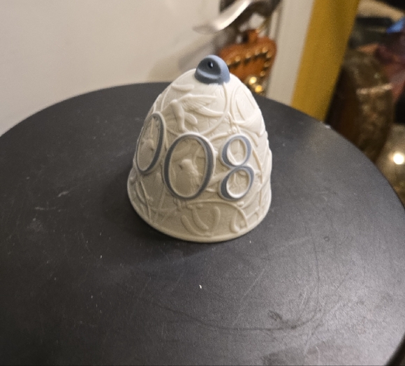 Lladro 2008 Porcelain White Bell Ornament - Picture 12 of 14